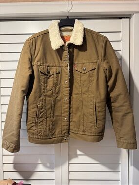 Levi’s Sherpa lined trucker jacket size M